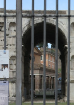 BUFALE ARCHEOLOGICHE dal Giornale dell’Arte Luglio-Agosto 2018 “Ingabbiato e abbandonato”
